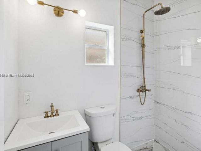 Продажа дома по адресу 1915 Normandy Drive - фото 7468472