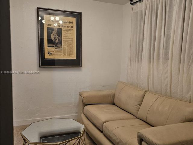 Продажа дома по адресу 1915 Normandy Drive - фото 7468478