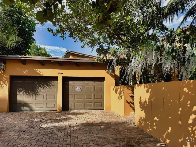 Продажа дома по адресу 4200 N Surf Road - фото 9281664