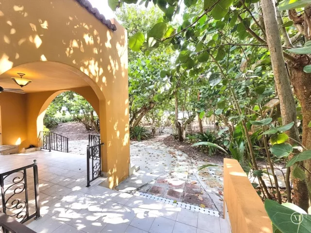 Продажа дома по адресу 4200 N Surf Road - фото 9281661