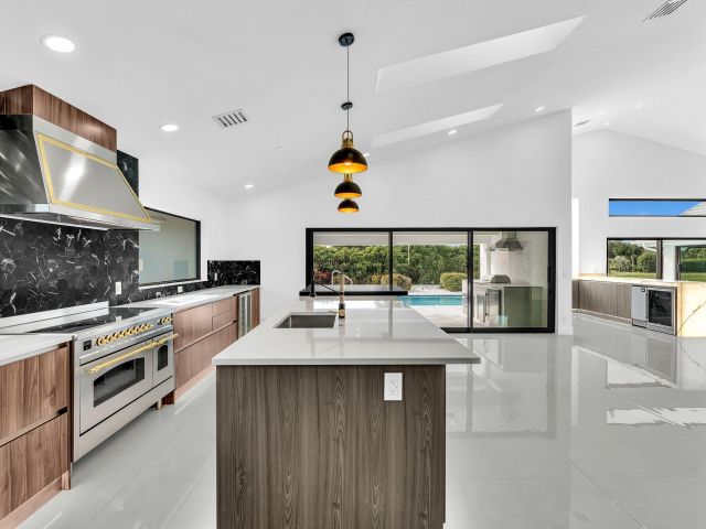 Продажа дома по адресу 7160 Montrico Drive - фото 6705438