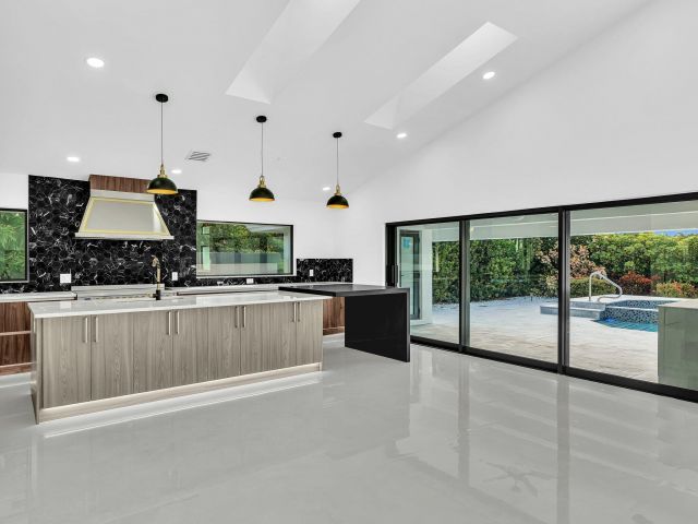 Продажа дома по адресу 7160 Montrico Drive - фото 6705439