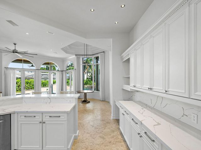 Продажа дома по адресу 2124 W Maya Palm Drive - фото 6698063