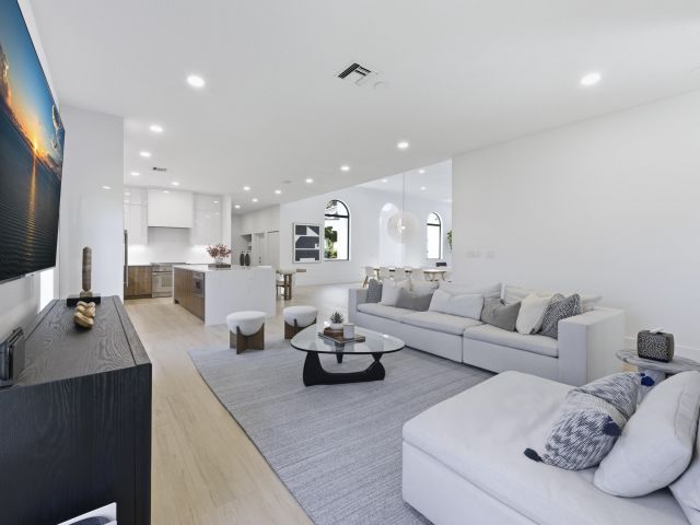 Продажа дома по адресу 2557 Seminole Circle - фото 6768944