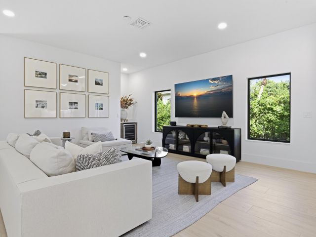 Продажа дома по адресу 2557 Seminole Circle - фото 6768946