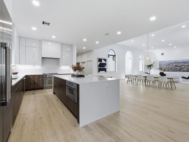 Продажа дома по адресу 2557 Seminole Circle - фото 6768947