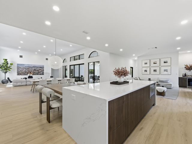 Продажа дома по адресу 2557 Seminole Circle - фото 6768948