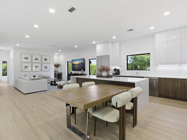 Продажа дома по адресу 2557 Seminole Circle - фото 6768949