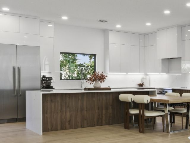 Продажа дома по адресу 2557 Seminole Circle - фото 6768950