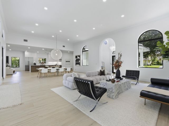 Продажа дома по адресу 2557 Seminole Circle - фото 6768954