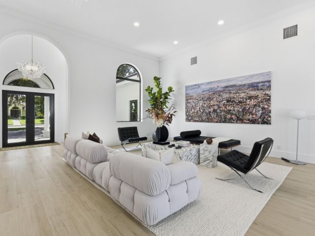 Продажа дома по адресу 2557 Seminole Circle - фото 6768956