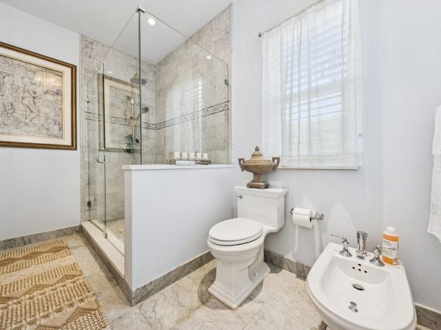 Продажа дома по адресу 310 Almeria Road - фото 6679161