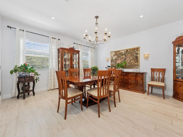 Продажа дома по адресу 310 Almeria Road - фото 6679165