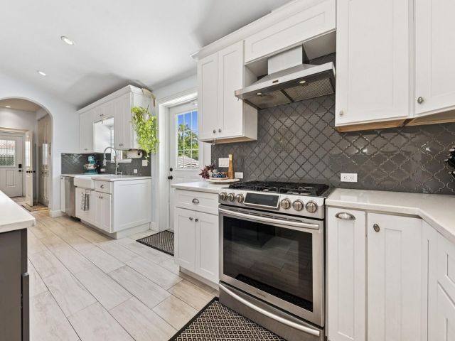 Продажа дома по адресу 310 Almeria Road - фото 6679167