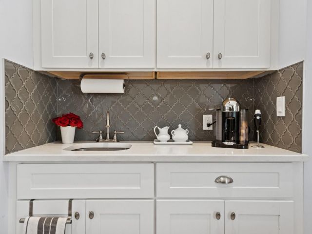 Продажа дома по адресу 310 Almeria Road - фото 6679168