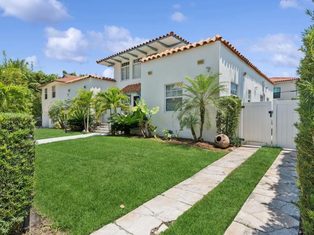 Продажа дома по адресу 310 Almeria Road - фото 6679179