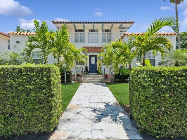 Продажа дома по адресу 310 Almeria Road - фото 6679180