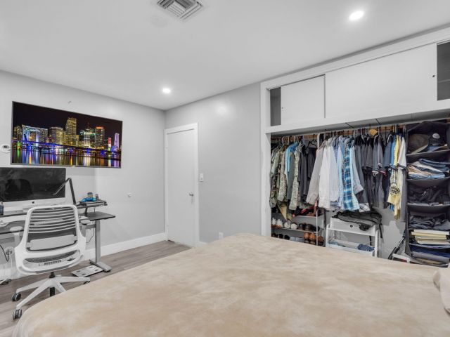 Продажа дома по адресу 3301 SW 20th Court - фото 6702143