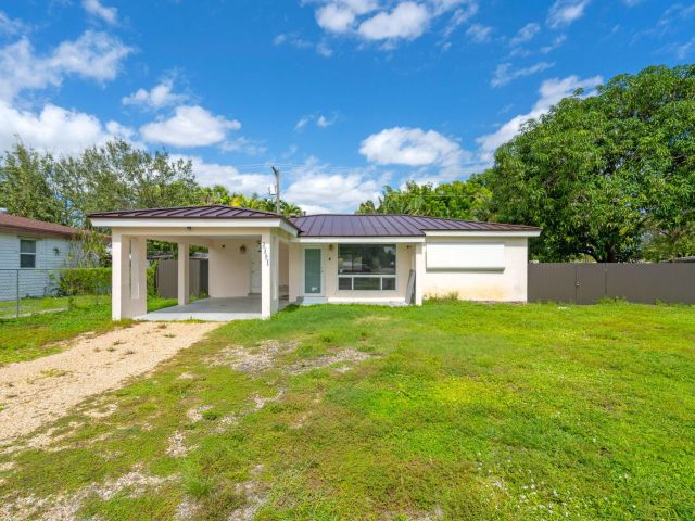 Продажа дома по адресу 3301 SW 20th Court - фото 6702159