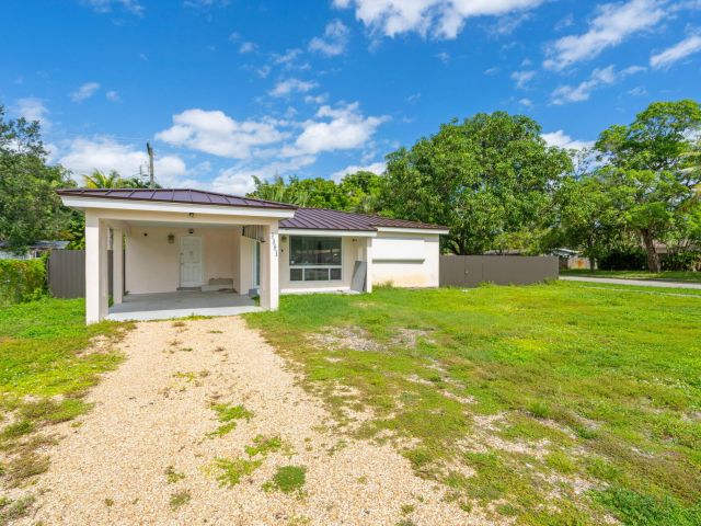 Продажа дома по адресу 3301 SW 20th Court - фото 6702160