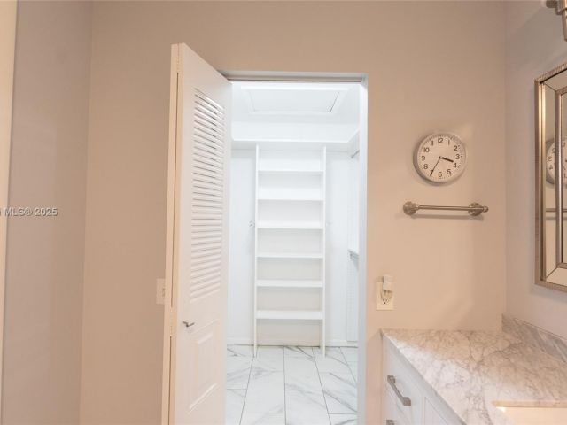 Продажа дома по адресу 3115 NW 12th St - фото 6679670