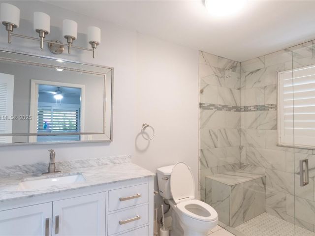 Продажа дома по адресу 3115 NW 12th St - фото 6679671