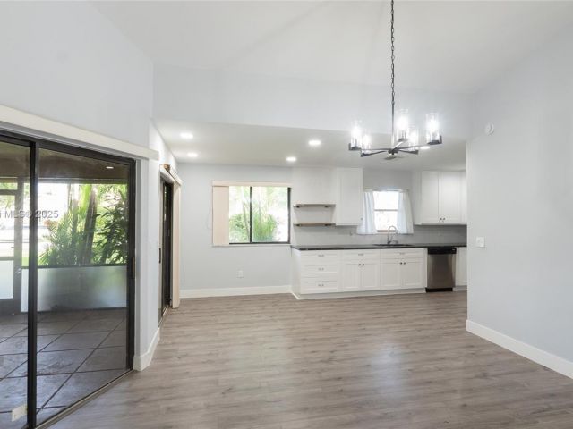 Продажа дома по адресу 3115 NW 12th St - фото 6679677