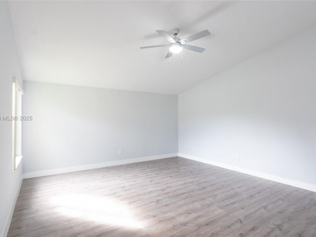 Продажа дома по адресу 3115 NW 12th St - фото 6679678