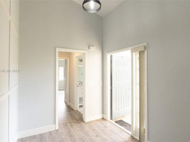 Продажа дома по адресу 3115 NW 12th St - фото 6679680