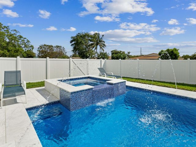 Дом в аренду по адресу 510 Kingbird Circle - фото 6680923