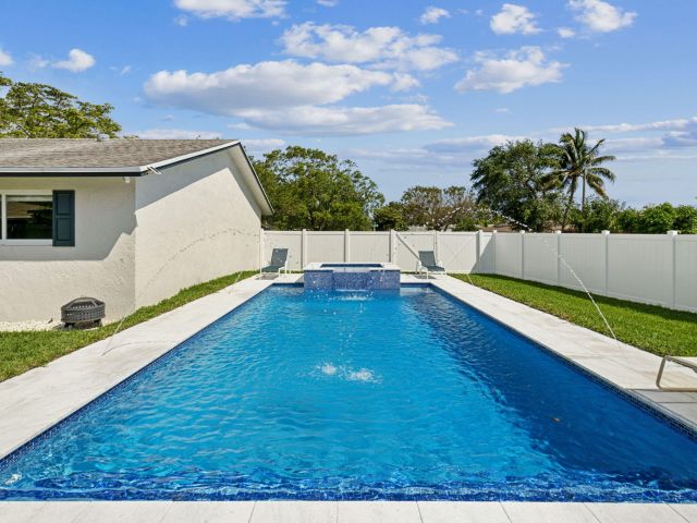 Дом в аренду по адресу 510 Kingbird Circle - фото 6680925