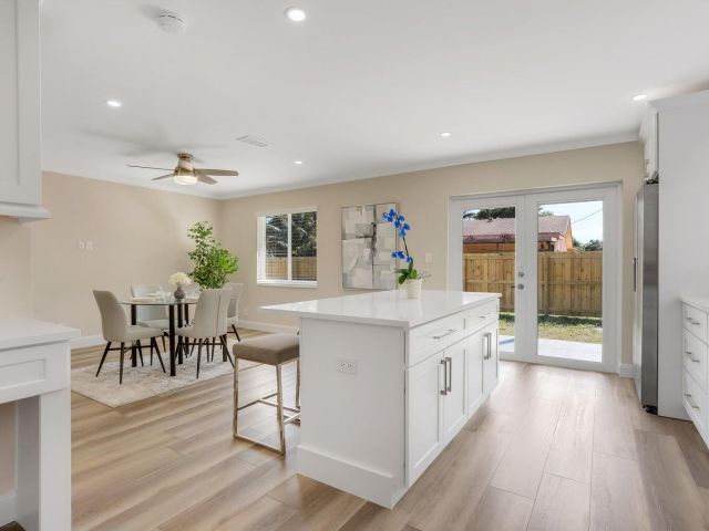 Дом в аренду по адресу 510 Kingbird Circle - фото 6680930