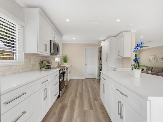 Дом в аренду по адресу 510 Kingbird Circle - фото 6680931