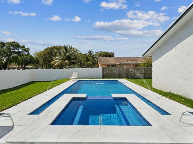 Дом в аренду по адресу 510 Kingbird Circle - фото 6680938