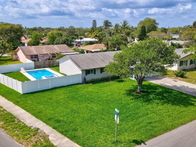 Дом в аренду по адресу 510 Kingbird Circle - фото 6680942