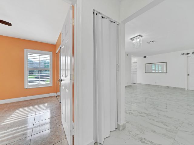 Дом в аренду по адресу 724 Avenue Chaumont - фото 6680903