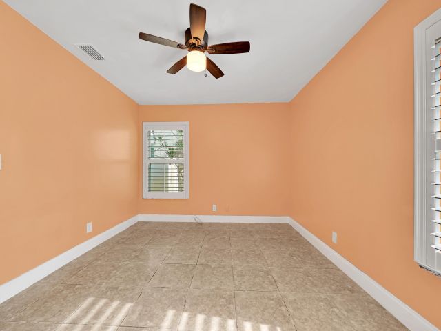 Дом в аренду по адресу 724 Avenue Chaumont - фото 6680904