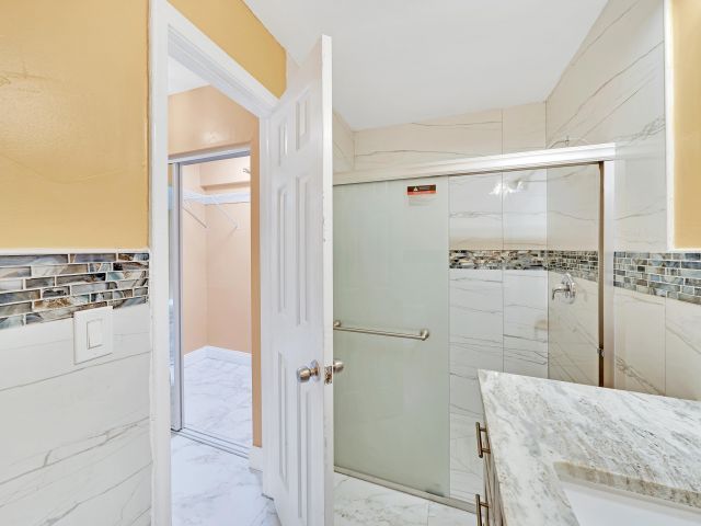 Дом в аренду по адресу 724 Avenue Chaumont - фото 6680905