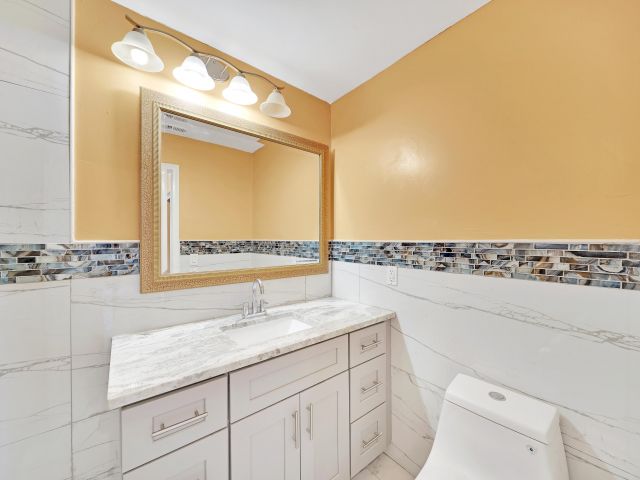 Дом в аренду по адресу 724 Avenue Chaumont - фото 6680906