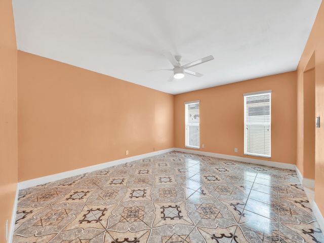 Дом в аренду по адресу 724 Avenue Chaumont - фото 6680907