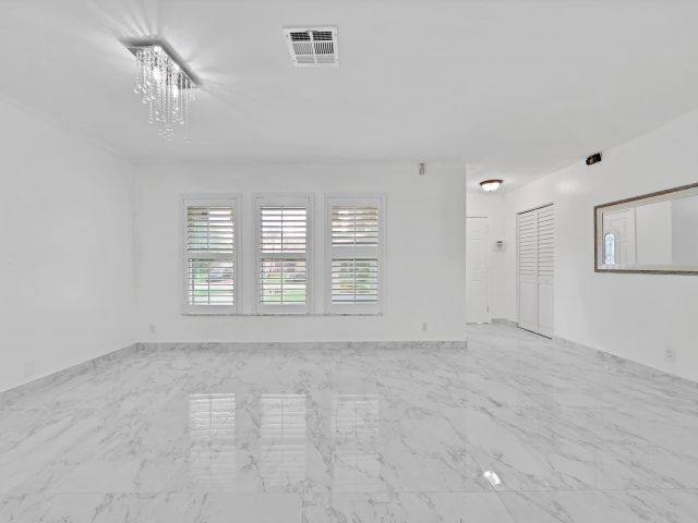 Дом в аренду по адресу 724 Avenue Chaumont - фото 6680909