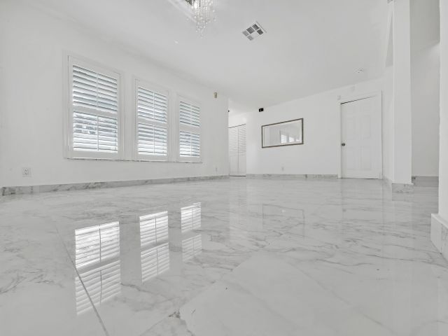 Дом в аренду по адресу 724 Avenue Chaumont - фото 6680911