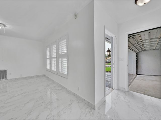 Дом в аренду по адресу 724 Avenue Chaumont - фото 6680914