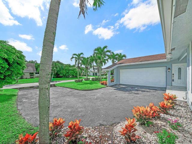 Дом в аренду по адресу 724 Avenue Chaumont - фото 6680921