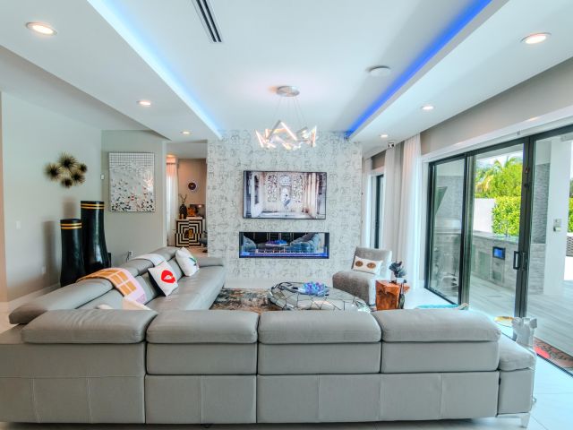 Дом в аренду по адресу 8305 Fishhawk Falls Court - фото 6688695