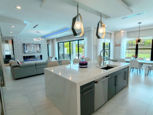 Дом в аренду по адресу 8305 Fishhawk Falls Court - фото 6688697