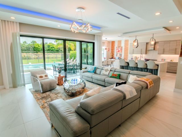 Дом в аренду по адресу 8305 Fishhawk Falls Court - фото 6688703