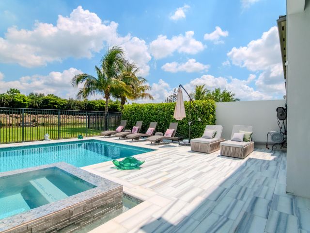 Дом в аренду по адресу 8305 Fishhawk Falls Court - фото 6688708