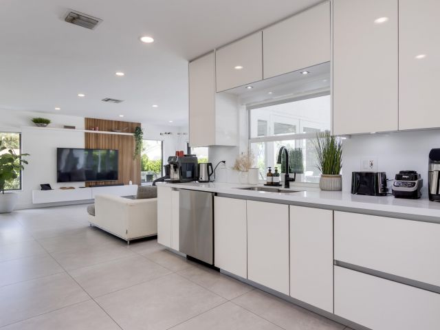 Продажа дома по адресу 1049 W Palmetto Park Road S - фото 6707249