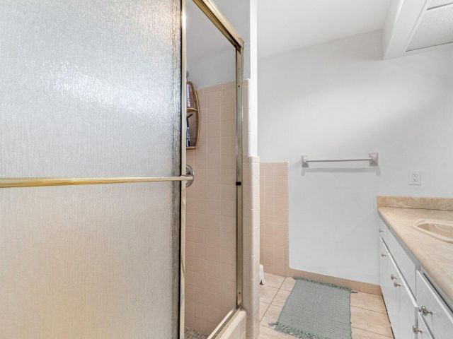 Дом в аренду по адресу 1350 SW 13th Place - фото 6688630